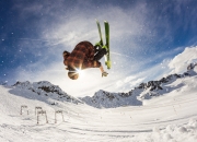 开云体育登录-铁血纪律颠覆美丽足球，塞内加尔战术牢笼压制三狮，瑞士军刀阿坎吉刺出致命一击