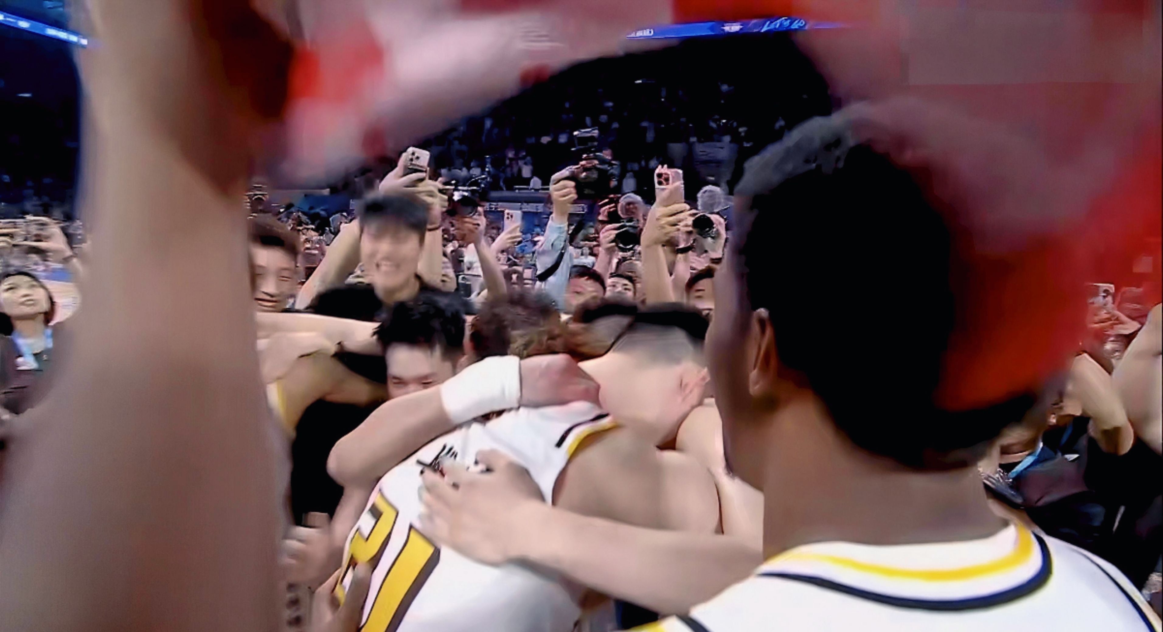 包含选手实力派出众，各路强手角逐争夺荣誉的词条