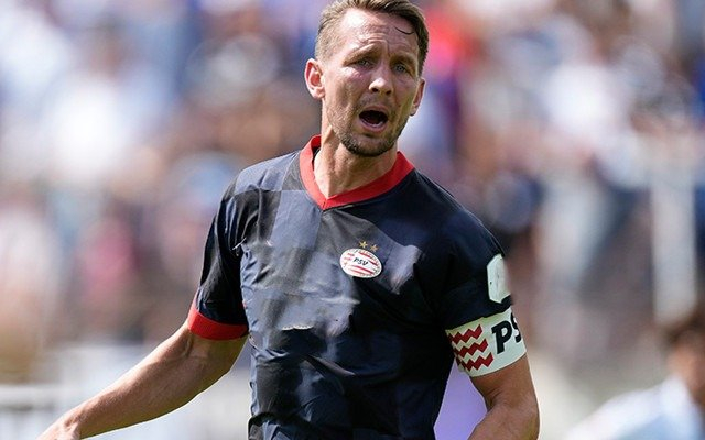 摩纳哥后防线薄弱，连续失球导致战败