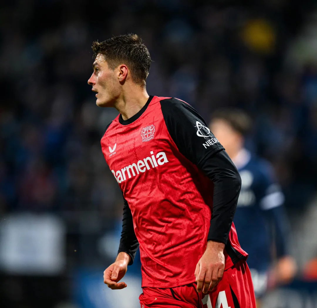 包含勒沃库森爆冷失利，客场难以扭转局势的词条