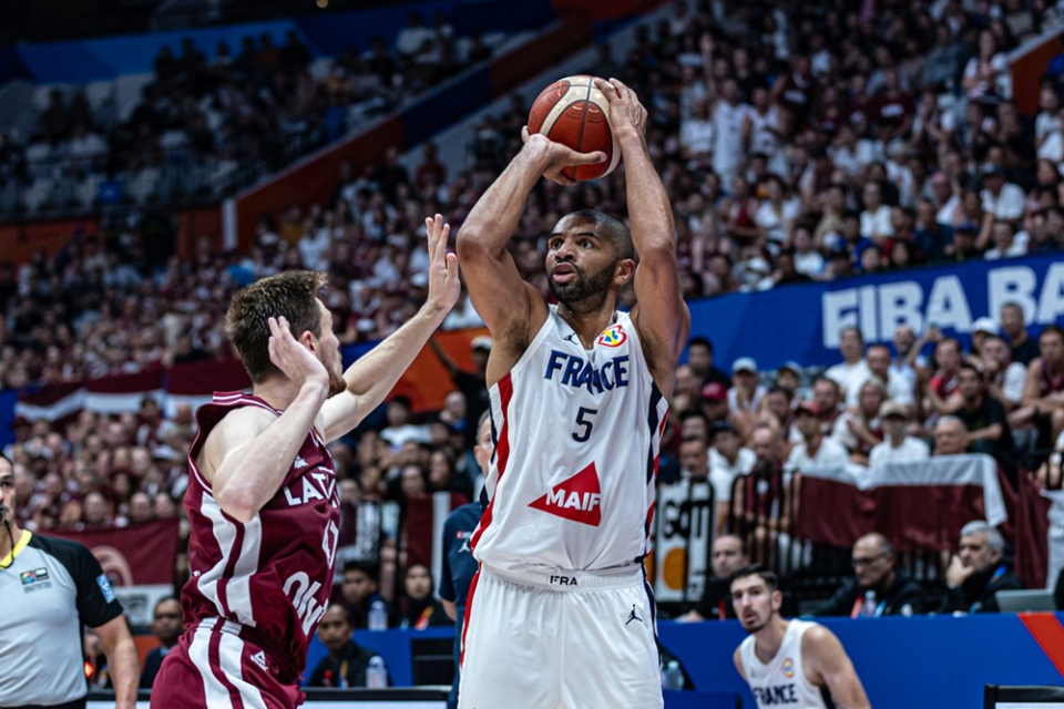 火箭鏖战76人,戈贝尔状态火热 火箭鏖战76人,戈贝尔状态火热