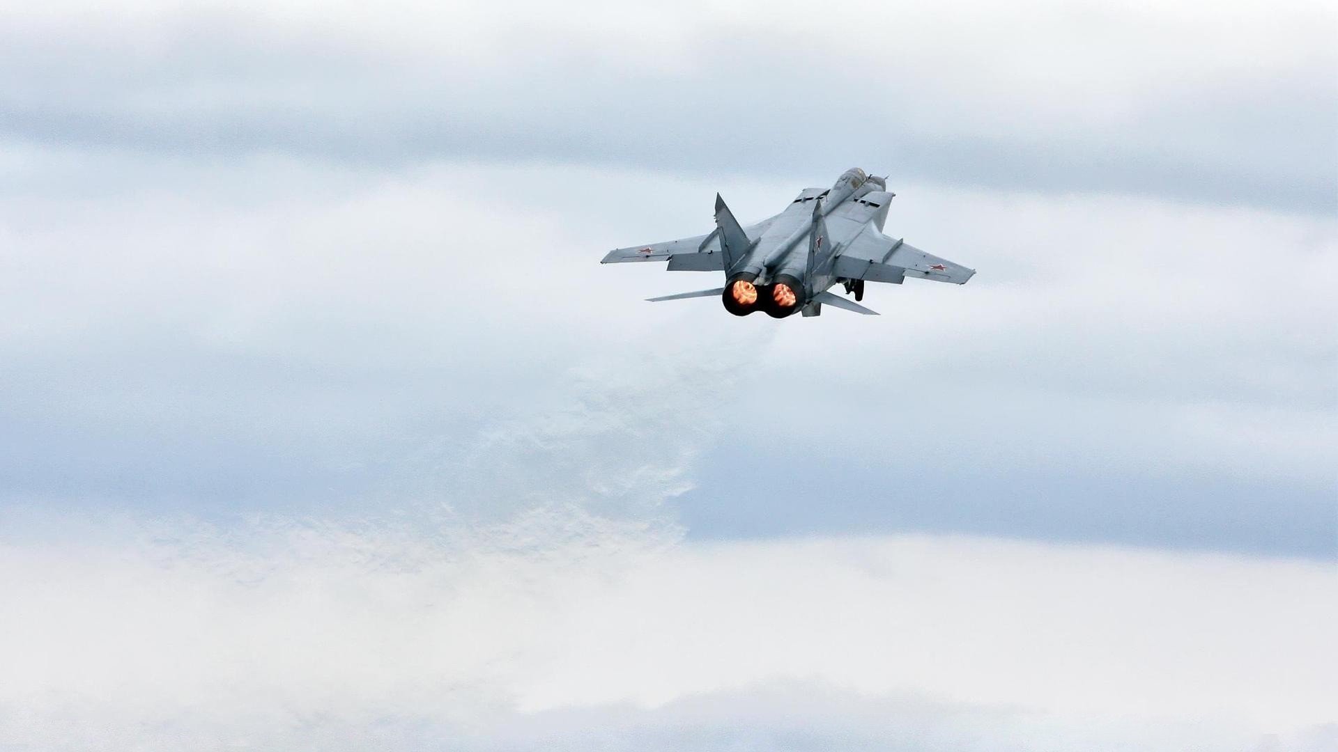 布伦森对决勒布朗，一场从未发生却已载入史册的湖牛大战