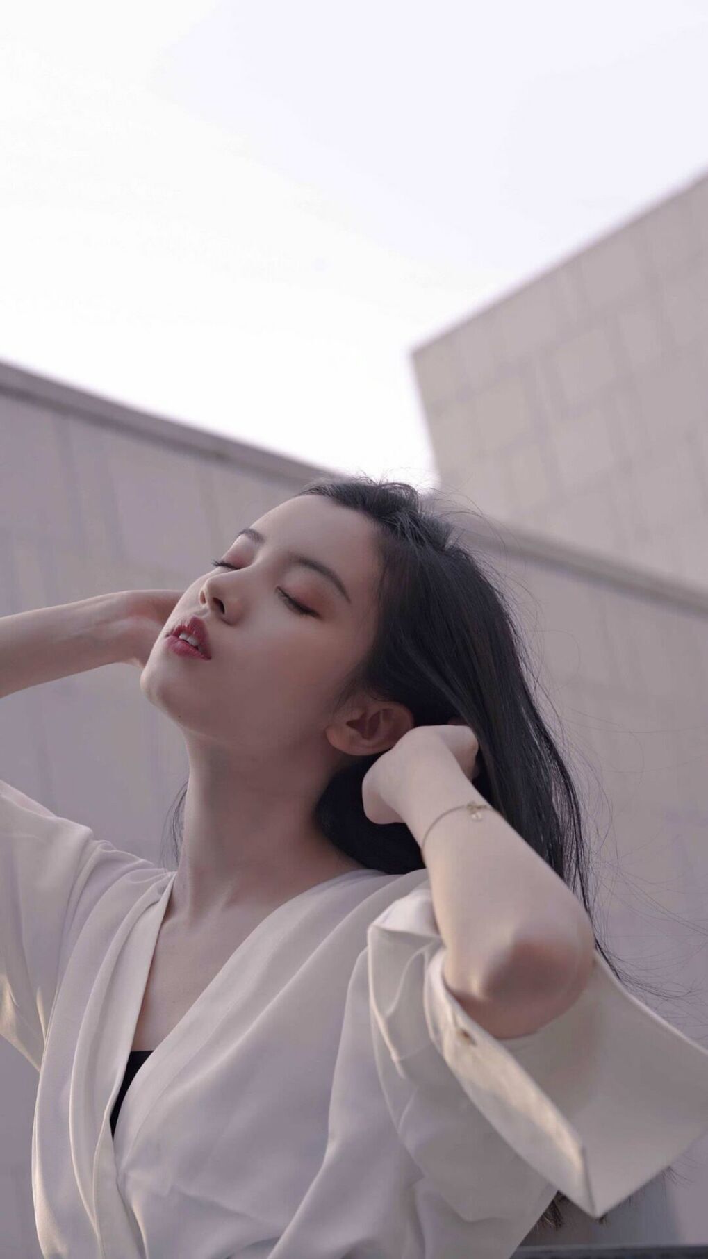 东决关键战之夜，爱德华兹以神迹征服世界，赛后评分系统为他爆表